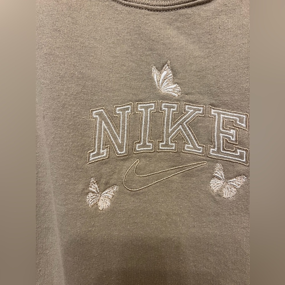 Embroidered Crewneck - Picture 2 of 3